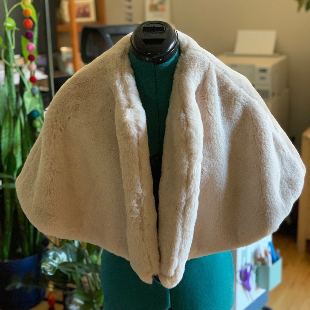 NWT Anthropologie Faux Fur Wrap